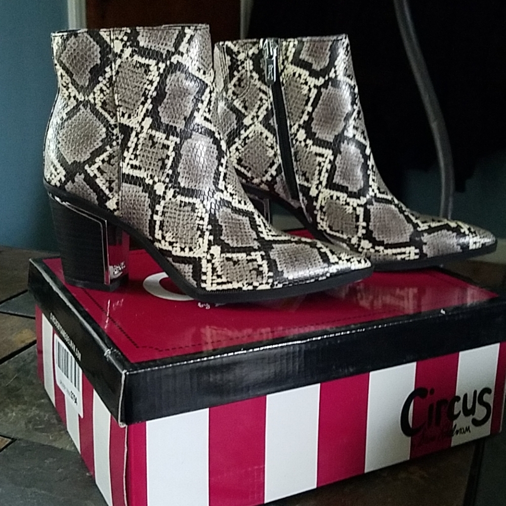🐍  Circus by Sam Edelman Snake Print boots